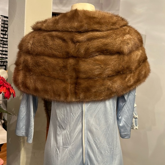 Vintage mink fur stole/cape - Picture 6 of 17